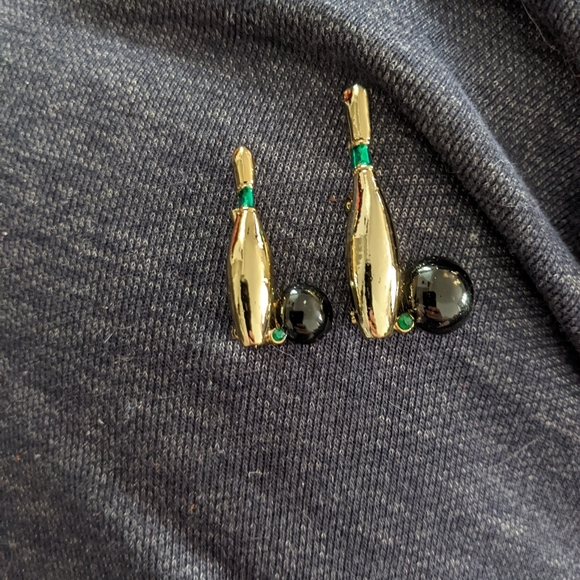 GERRYS Bowling Brooch - Picture 2 of 5